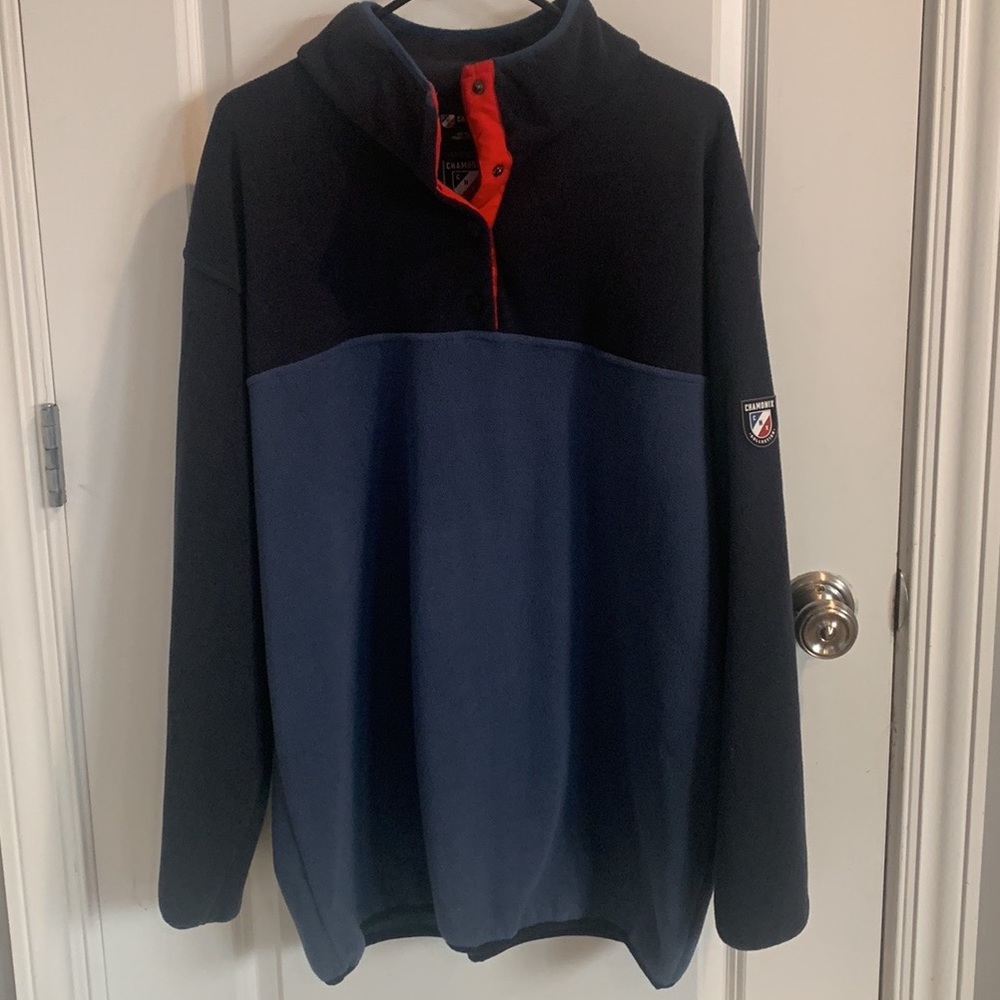 Chamomix Collection Men’s XL Navy Blue, Sky Blue and Red  fleece Pullover.